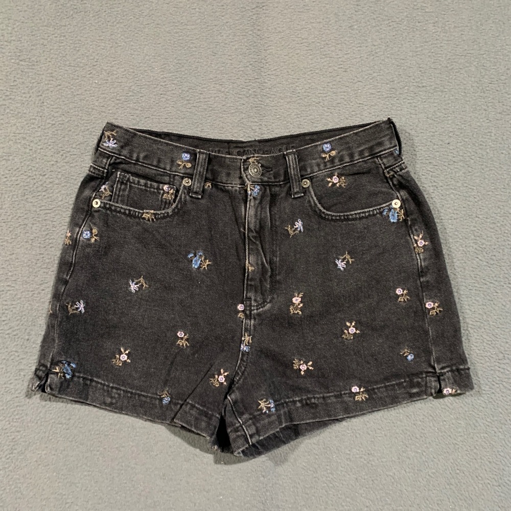 American Eagle Mom Short Women 4 Black Floral Embroidered High Rise Denim Boho